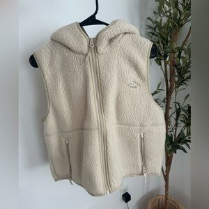 Aritzia Cropped TNA Vest